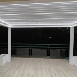 BIOKLIMATISK PERGOLI SOMMAR VIT 6X4 FRI STÅENDE MOTORISERAD + LED