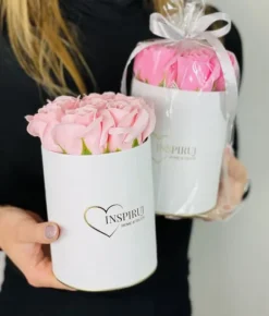 Blomlåda Inspiruj - Rosa låda med tvålrosor - nr 17 Mix fuchsia grön gul