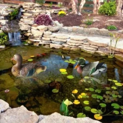 Damm Flytande Anka Staty Flytande Dammdekor Anka Skulptur för Trädgård Damm Pooldekor