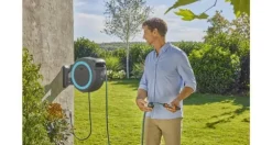 Gardena Batteridriven väggslanglåda PowerRoll 40 Meter - Solo