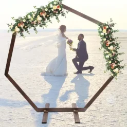 Geometrisk bröllopsbåge i trä - Bakgrundsstativ - Retro stil - Polerad yta - Längd 2,24 m - Höjd 2,19 m - Storlek M - Brun