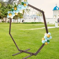 Geometrisk bröllopsbåge i trä - Bakgrundsstativ - Retro stil - Polerad yta - Längd 2,24 m - Höjd 2,19 m - Storlek M - Brun