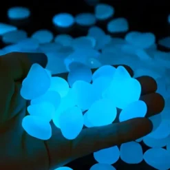 GLORIOUS STONES Fluorescerande stenar BLÅ LYSER I MÖRKRET 50 st