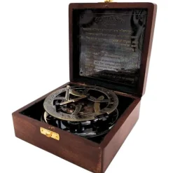Mässingskompass med solur i trälåda – NC 103185