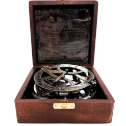 Mässingskompass med solur i trälåda – NC 103185