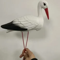 OBOSOE Art Deco-staty av Vit Trana med Avtagbara Röda Trådfötter – Hållbar Plast, Väderbeständig Utomhusdekoration till Trädgård, Halloween