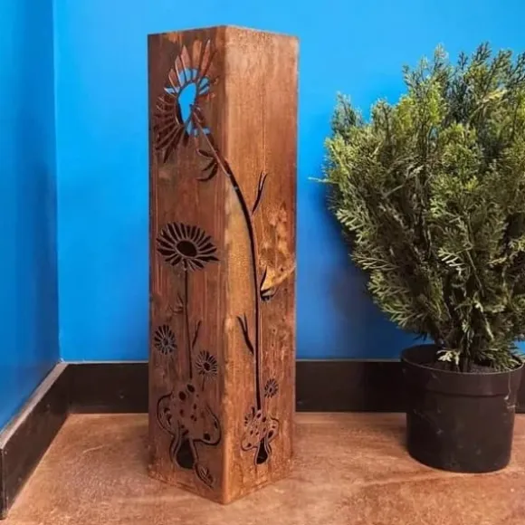 OBOSOE Handsvetsad Rustik Trädgårdspelare - Fe & Svampprydnad i Metall med Blommönster • Klätterväxtstöd • Kamouflerar Utomhuslådor