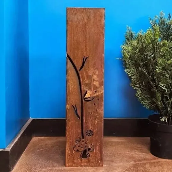 OBOSOE Handsvetsad Rustik Trädgårdspelare - Fe & Svampprydnad i Metall med Blommönster • Klätterväxtstöd • Kamouflerar Utomhuslådor