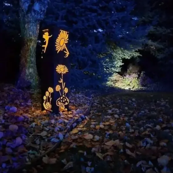 OBOSOE Handsvetsad Rustik Trädgårdspelare - Fe & Svampprydnad i Metall med Blommönster • Klätterväxtstöd • Kamouflerar Utomhuslådor