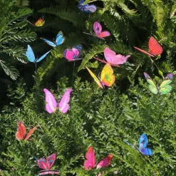 OBOSOE 50-pack Avtagbara 3D Fjäril Trädgårdsdekoration – Vattentäta PVC Blompinne Prydnader för Utomhusbruk