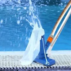 Pooldammsugare med teleskopstång och borsthuvud – Effektiv rengöring av poolbotten