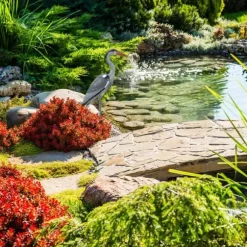 Relaxdays Dekorativ hägerstaty, skydd mot fiskjägare, stående fågel, damm, för plantering, PE, grå