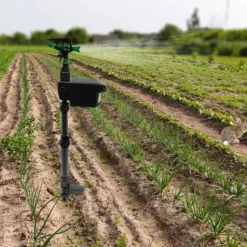 Solardriven djurskrämma - Rörelsesensor vattenspridare - Automatisk - Timer 10/20/30 min - 3–8 bar - För kranvatten - 4 batterier - Svart