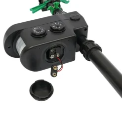 Solardriven djurskrämma - Rörelsesensor vattenspridare - Automatisk - Timer 10/20/30 min - 3–8 bar - För kranvatten - 4 batterier - Svart