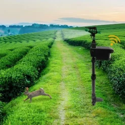 Solardriven djurskrämma - Rörelsesensor vattenspridare - Automatisk - Timer 10/20/30 min - 3–8 bar - För kranvatten - 4 batterier - Svart
