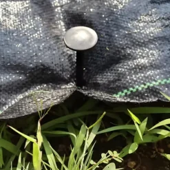 Svart agrotextil för ogräs, mulching, 3,2x100m, 70g pinnar