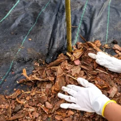 Svart agrotextil för ogräs, mulching, 3,2x100m, 70g pinnar