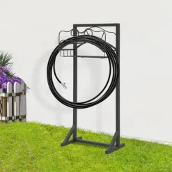 Trädgårdsslanghållare - Fristående slangställ - Järn - Med jordspett - Belastning 22,68 kg - Mått 38×18×86 cm - Totalhöjd 106 cm - Svart
