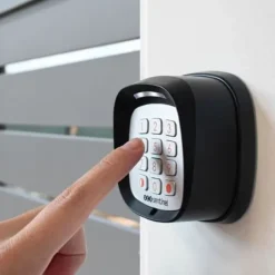 Trådlös kodknappsats - SCS SENTINEL - CodeGate - För grind eller garageport - Räckvidd 50m - Batterier ingår ej