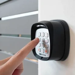 Trådlös kodknappsats - SCS SENTINEL - CodeGate - För grind eller garageport - Räckvidd 50m - Batterier ingår ej