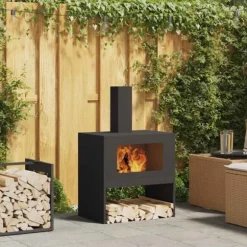 Vedeldad eldhäll med skorsten - Utomhus eldstad i svart stål | Storlek: 60x40x96 cm